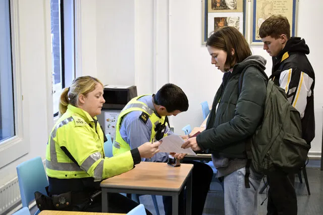 6th years registering to vote
