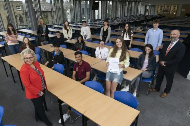 Photo of the class of 2021 with Principal